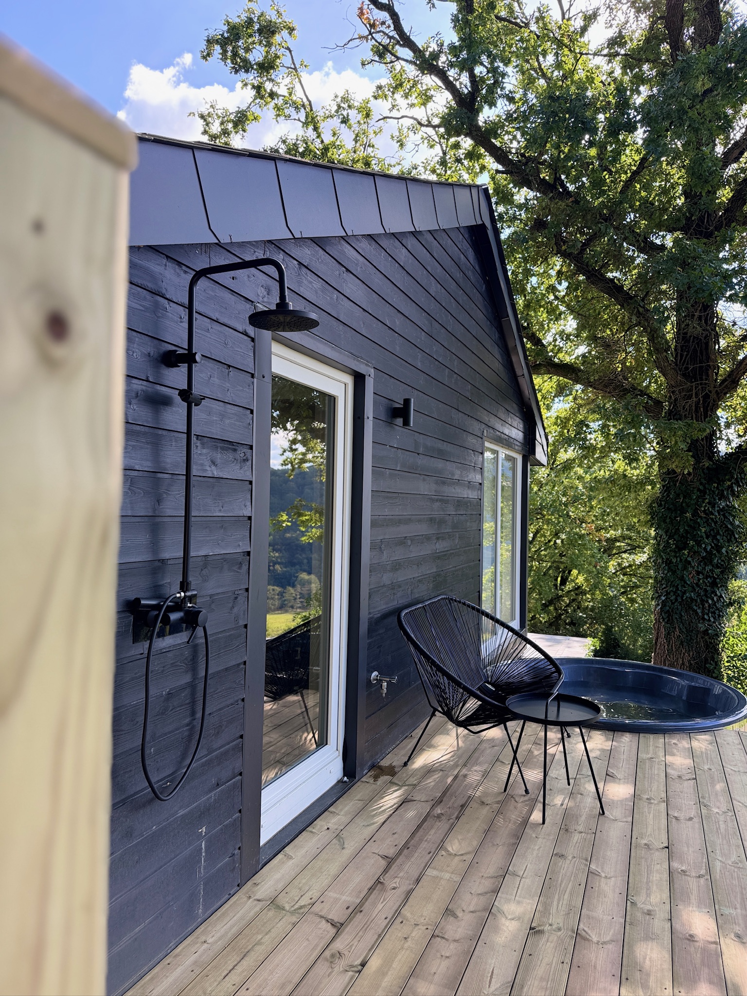 Outdoor shower deck